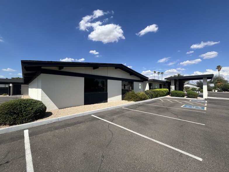 8250 E Rose Ln, Scottsdale, AZ for lease - Building Photo - Image 1 of 8