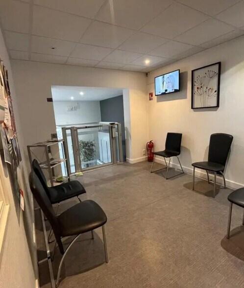 Office in Reims for lease - Lobby - Image 3 of 4