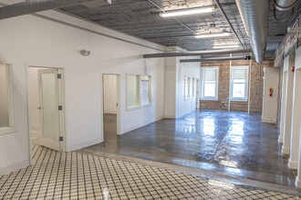 1108 E 30th St, Kansas City, MO for lease Interior Photo- Image 1 of 12