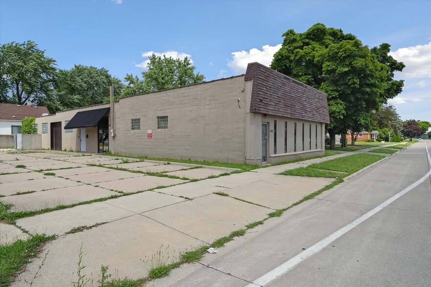 16811 Stephens, Eastpointe, MI for sale - Building Photo - Image 2 of 26