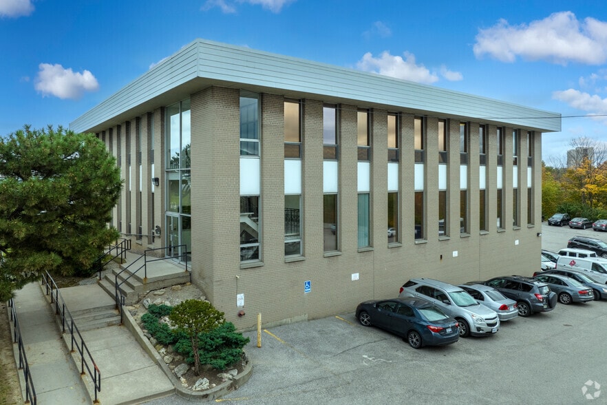 109 Railside Rd, Toronto, ON for sale - Primary Photo - Image 1 of 5