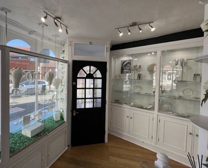 11 West St, Storrington for sale - Interior Photo - Image 3 of 5