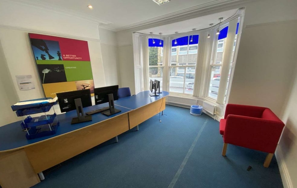 12 Raglan St, Harrogate for lease Interior Photo- Image 1 of 2