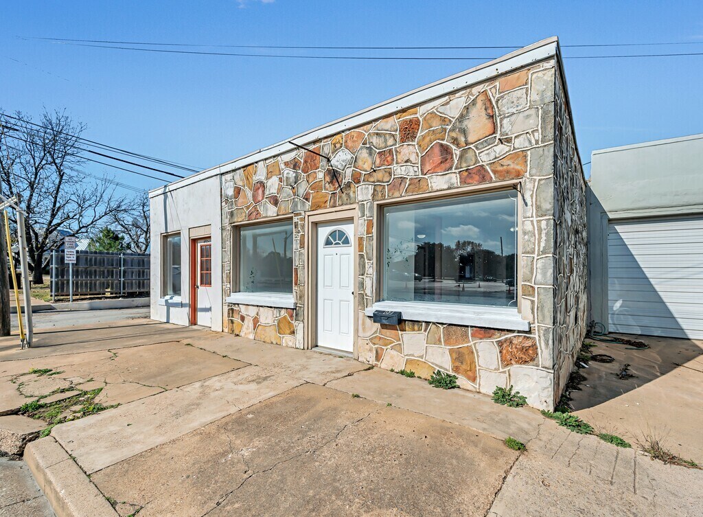 407 W 4th St, Mc Gregor, TX 76657