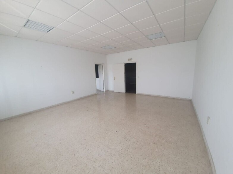 Calle de la Palmera Dos Hermanas, la, S/N, MOTILLA DEL PALANCAR, Sevilla for lease - Building Photo - Image 3 of 26