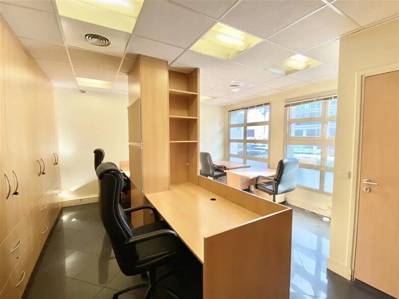 Office in Neuilly-sur-Seine for sale - Building Photo - Image 1 of 6