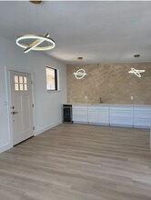 1633 San Marco Blvd, Jacksonville, FL for lease Interior Photo- Image 2 of 8