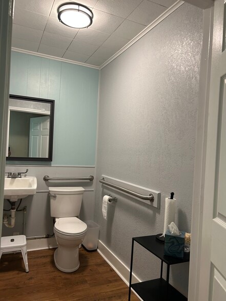 516 Buchanan Dr, Burnet, TX for lease - Interior Photo - Image 3 of 7