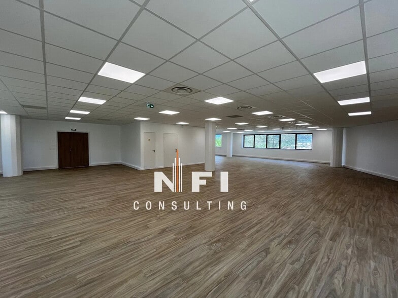 Office in Valbonne for lease - Interior Photo - Image 3 of 5