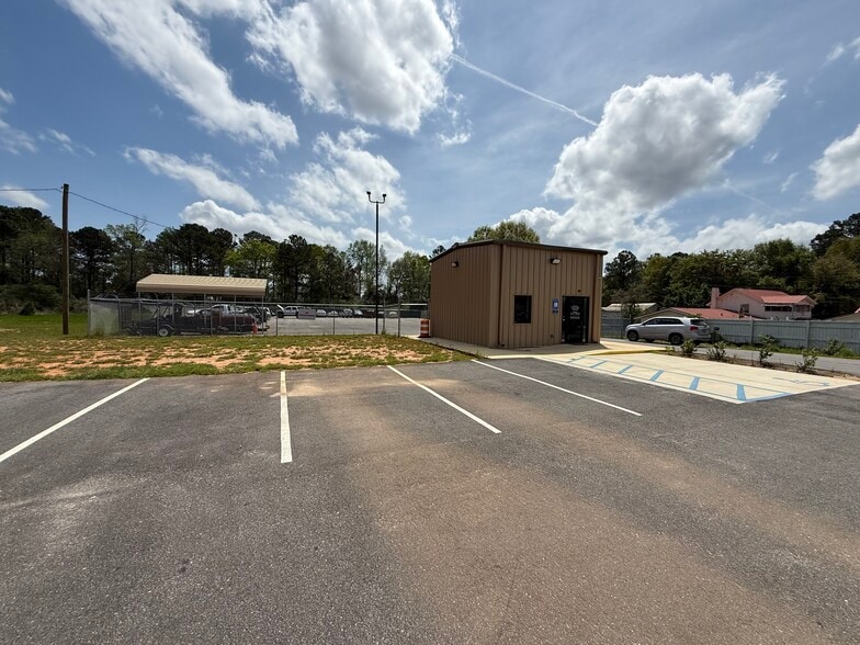 1026 Country Club Dr, Auburn, AL for sale - Building Photo - Image 2 of 10