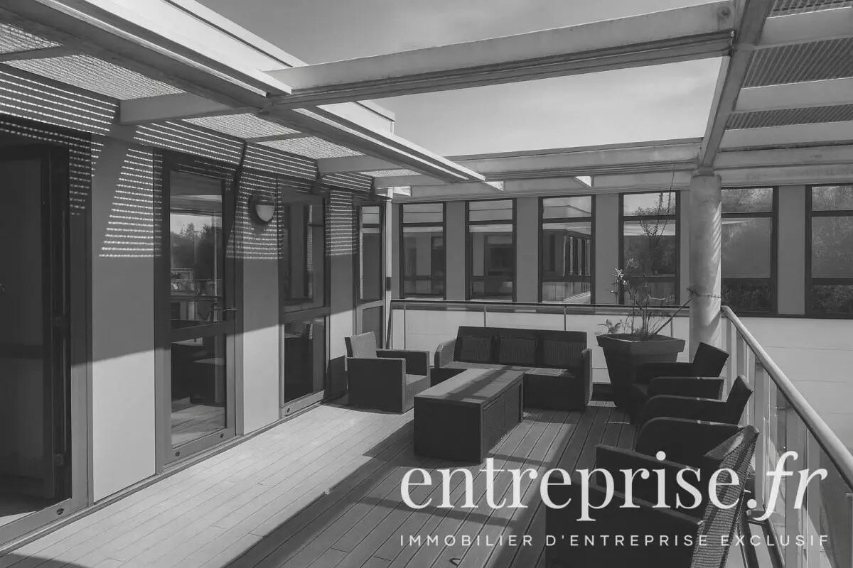 Office in Beaucouzé for sale Building Photo- Image 1 of 2