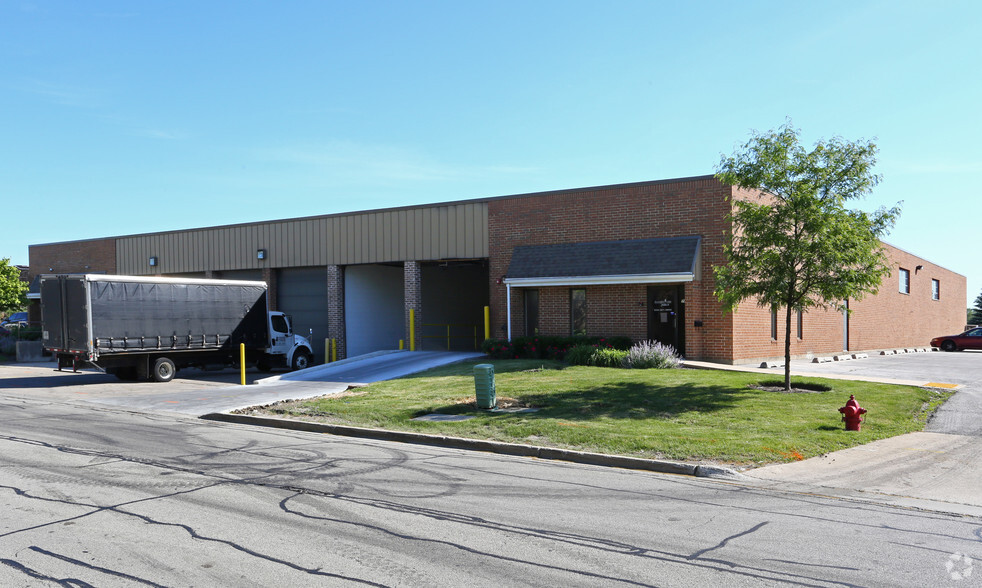 7825-7827 S Quincy St, Willowbrook, IL for lease - Primary Photo - Image 1 of 5