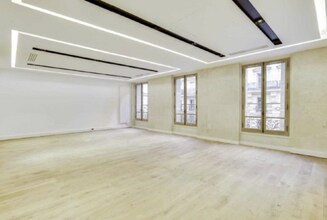 7 Square Du Roule, Paris for lease Interior Photo- Image 2 of 3