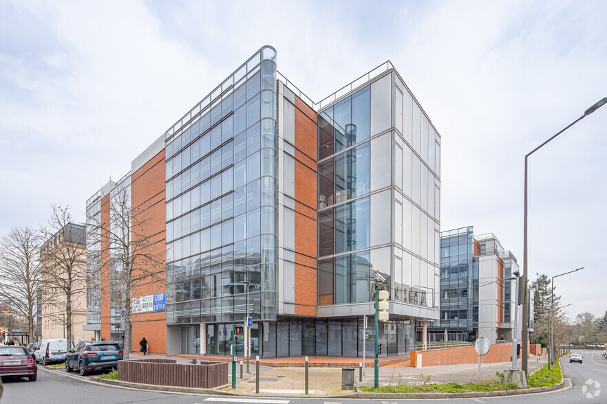 8 Rue De Saint - Cloud, Suresnes for lease - Building Photo - Image 2 of 3