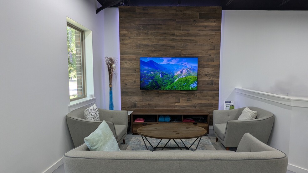 208 S Cottonwood Dr, Richardson, TX for sale - Interior Photo - Image 3 of 9