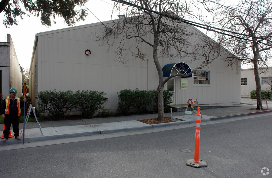 425 Portage Ave, Palo Alto, CA for lease - Building Photo - Image 2 of 11