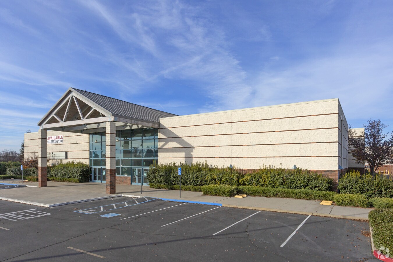 10001200 E Shaw Ave, Clovis, CA 93612 Sierra Vista Mall