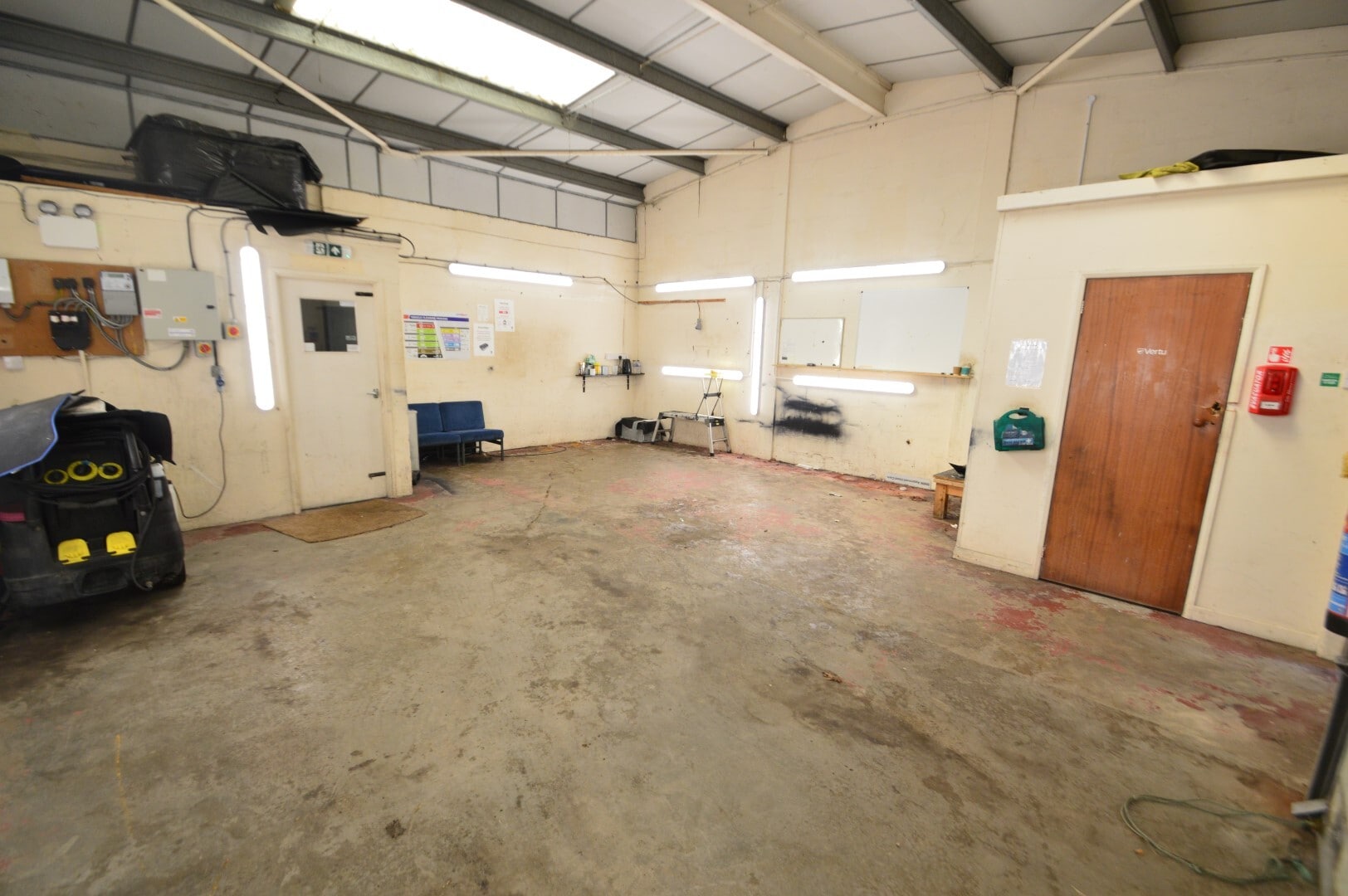 Howard Ave, Barnstaple for lease Interior Photo- Image 1 of 2
