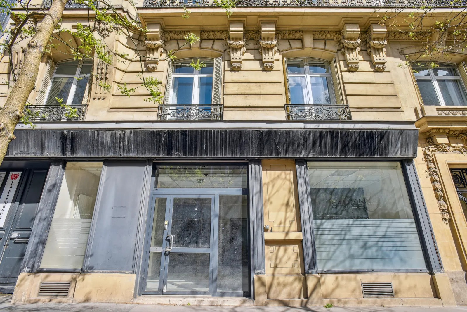 Retail in Paris for lease Building Photo- Image 1 of 14