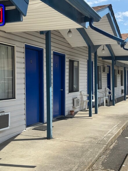 2905 W Sunset Blvd, Spokane, WA for sale - Building Photo - Image 2 of 12