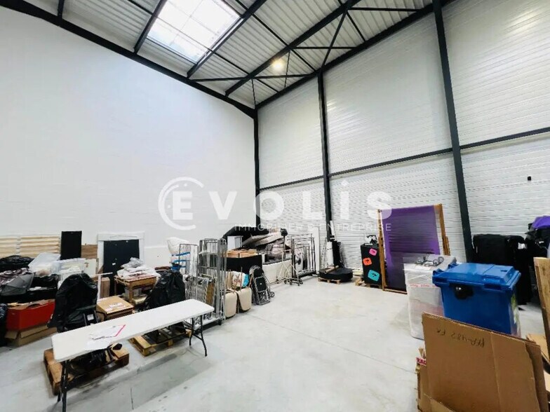 Flex in Vaires-sur-Marne for lease - Interior Photo - Image 2 of 6