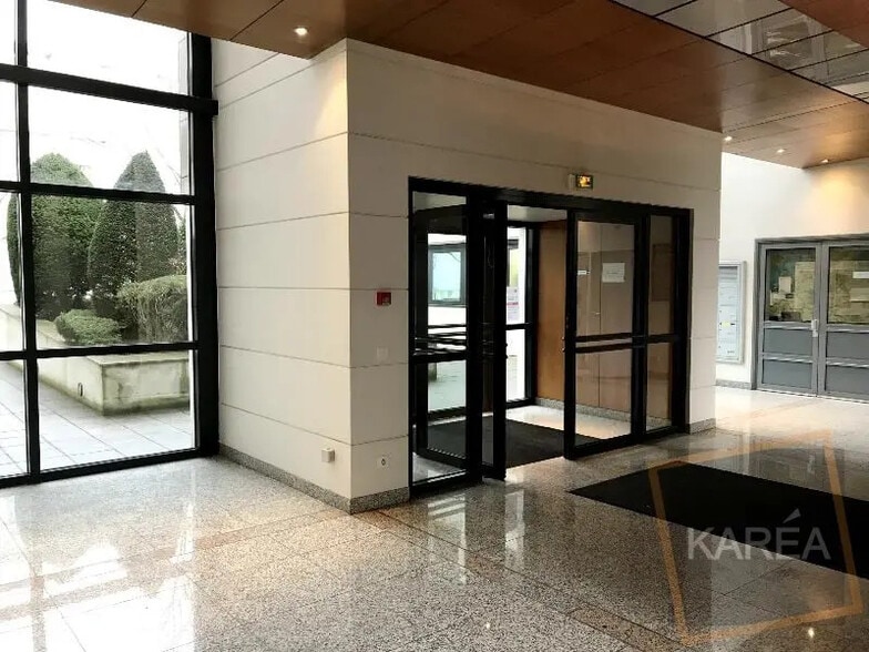 Office in Lognes for lease - Lobby - Image 2 of 5