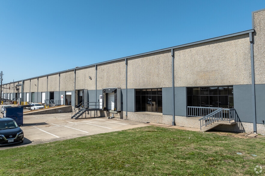 12750 Perimeter Dr, Dallas, TX for lease - Building Photo - Image 3 of 7