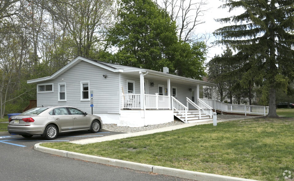 1989 Jumping Brook Rd, Tinton Falls, NJ for lease - Building Photo - Image 1 of 1