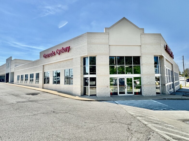 235-293 Mid Rivers Mall Dr, Saint Peters, MO for lease - Building Photo - Image 2 of 8