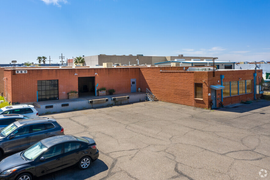 960 E 17th St, Tucson, AZ for lease - Primary Photo - Image 2 of 6