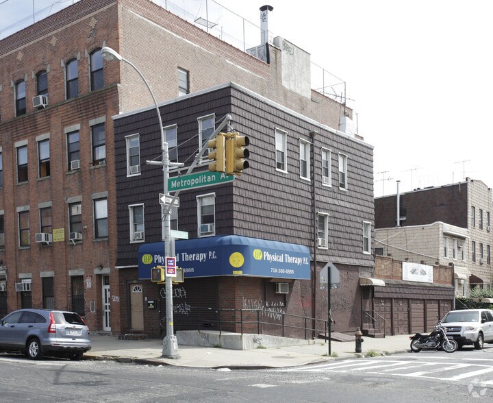 690 Metropolitan Ave, Brooklyn, NY for lease - Building Photo - Image 2 of 4