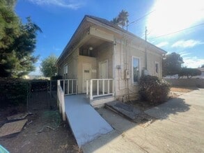 1101 W Burbank Blvd, Burbank, CA for lease Building Photo- Image 2 of 11