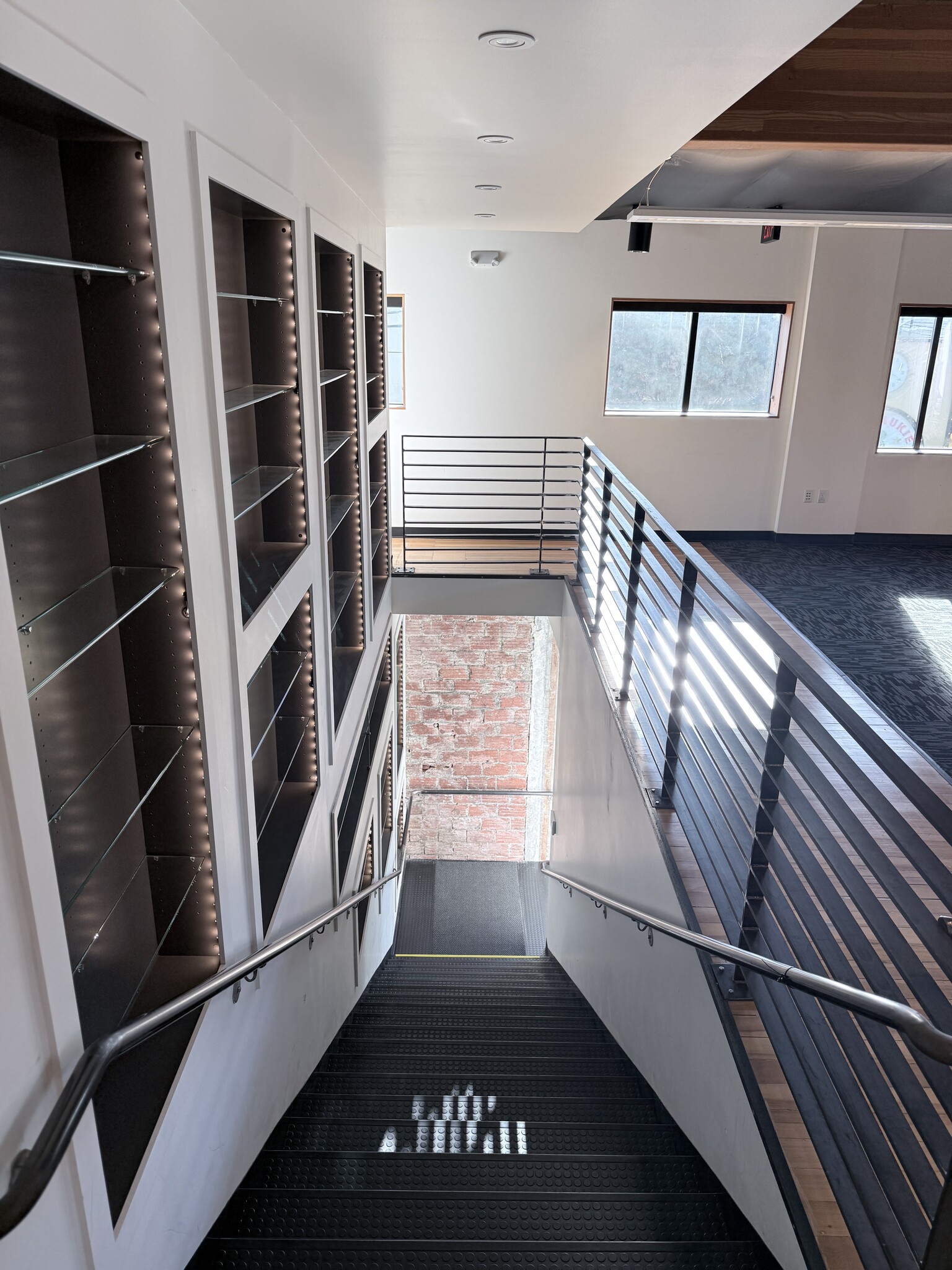 1935 SE Jefferson St, Milwaukie, OR for lease Interior Photo- Image 1 of 11