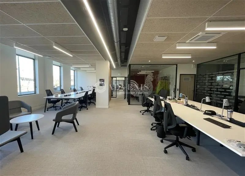 Office in Tremblay-en-France for lease - Building Photo - Image 3 of 10