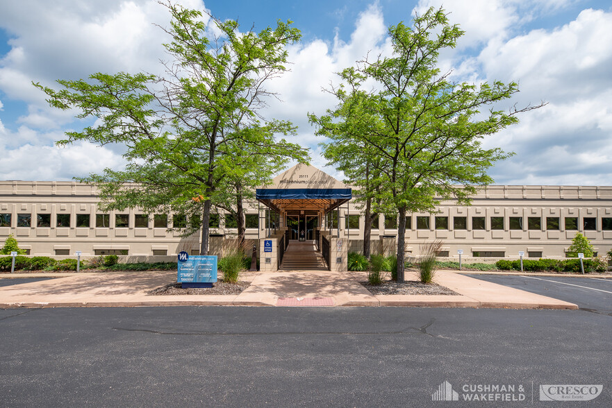 25209-25249 Country Club Blvd, North Olmsted, OH for lease - Building Photo - Image 3 of 10