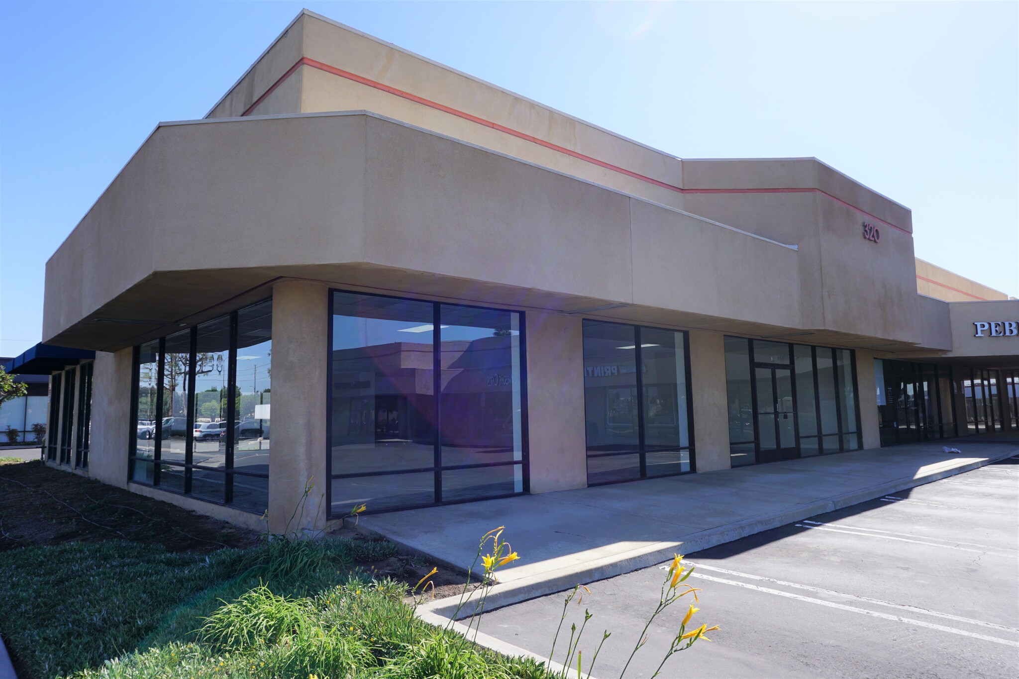 310-320 E Orangethorpe Ave, Placentia, CA for lease Building Photo- Image 1 of 2