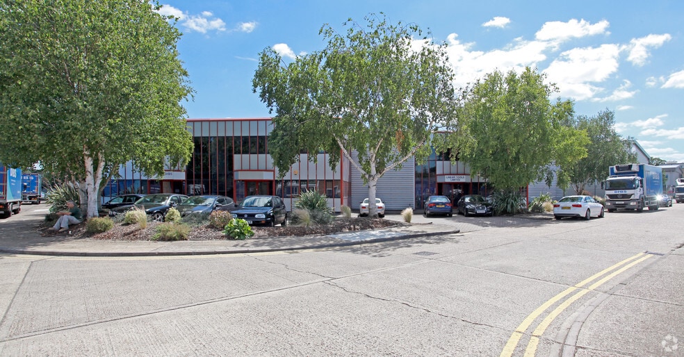 1436-1439 Clock Tower Rd, Isleworth for lease - Building Photo - Image 1 of 13