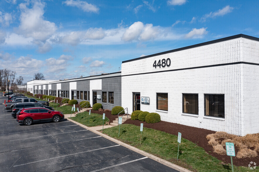 4440 Lake Forest Dr, Blue Ash, OH for lease - Building Photo - Image 1 of 4