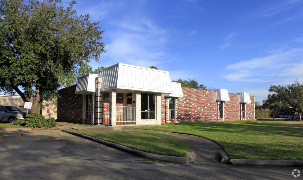 1 Professional Park Dr, Webster, TX for sale - Primary Photo - Image 1 of 1