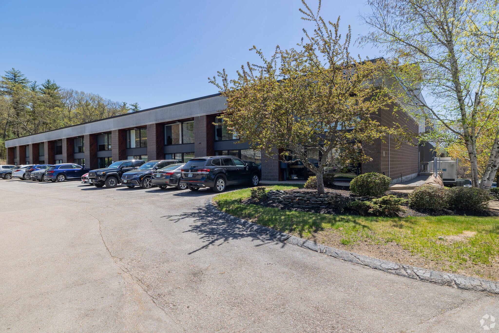 54 Grenier Field Rd, Londonderry, NH for sale Primary Photo- Image 1 of 1