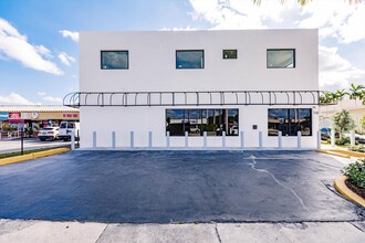 500 NE 167th St, Miami, FL for lease Building Photo- Image 2 of 27