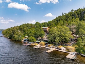 Williams and Hall Outfitters - Motel