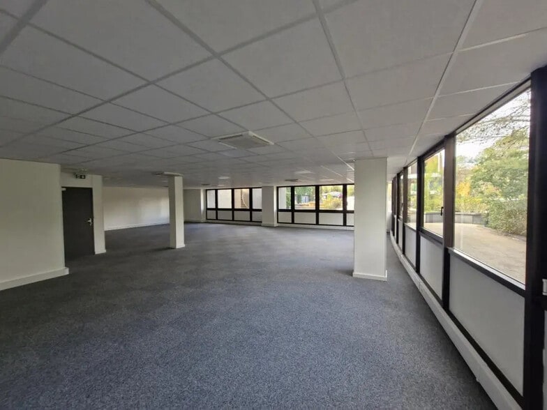 Office in SOPHIA ANTIPOLIS for lease - Interior Photo - Image 3 of 5