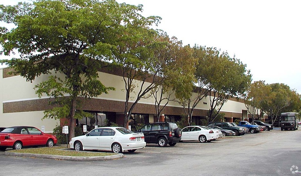 3101-3129 N 29th Ave, Hollywood, FL for lease - Building Photo - Image 3 of 7