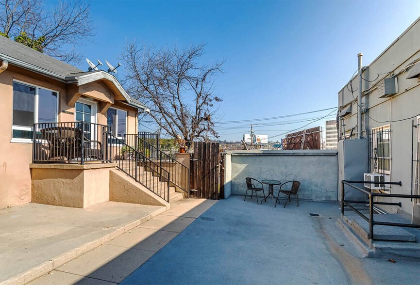 2113 W Sunset Blvd, Los Angeles, CA for lease - Building Photo - Image 3 of 14