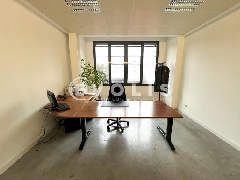 Office in Amiens for lease - Interior Photo - Image 2 of 5