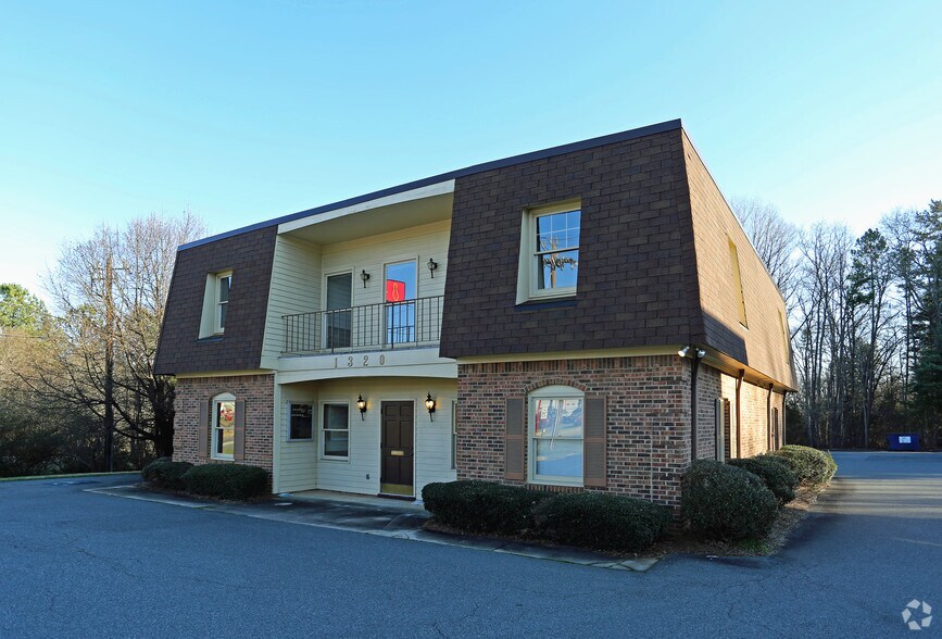 1320 Matthews Mint Hill Rd, Matthews, NC 28105