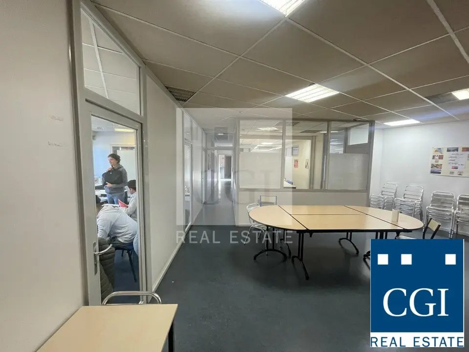 Location Bureaux 257 m² - Photo 1