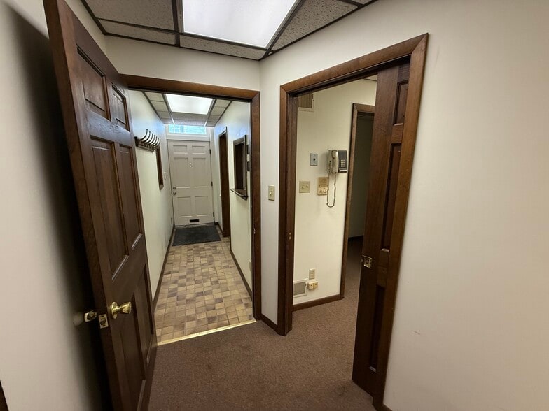 4414-4416 Penn Avenue portfolio of 2 properties for sale on LoopNet.com - Interior Photo - Image 2 of 12