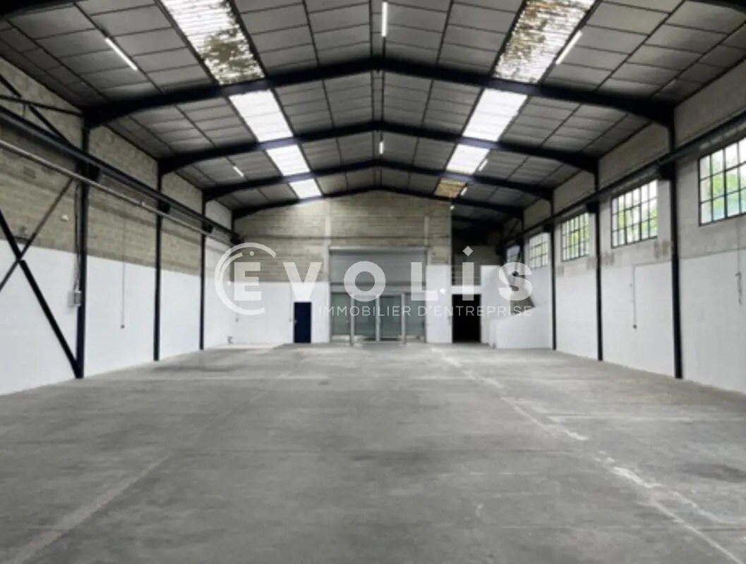Flex in Morangis for lease Interior Photo- Image 1 of 6